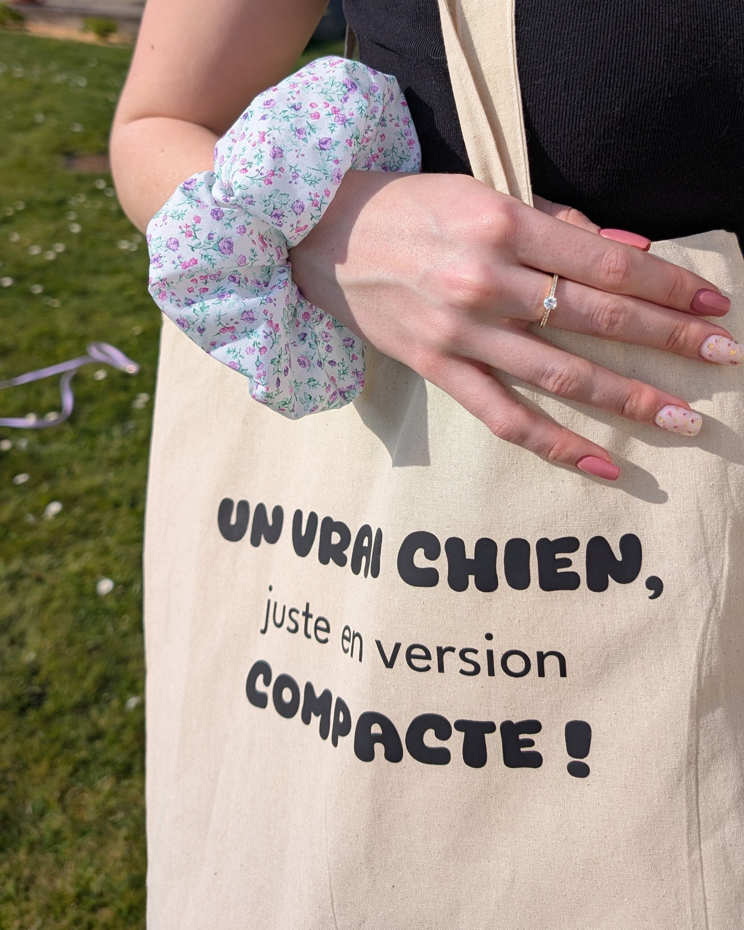 Tote Bag – "Un vrai chien, juste en version compacte" 👜🐶