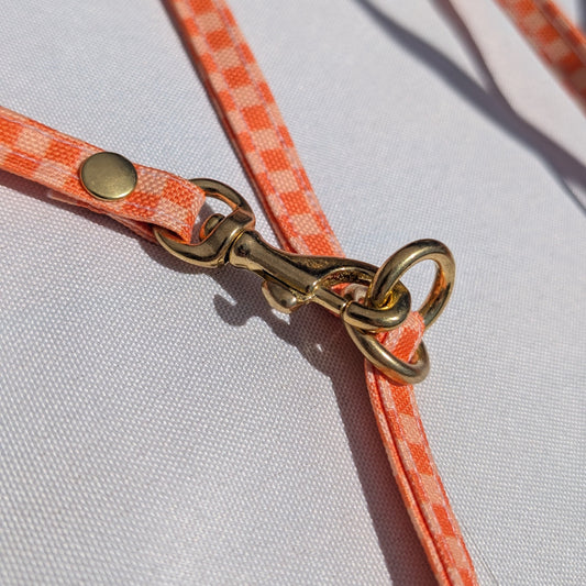 🧡 Laisse Multiposition – Damier Orange